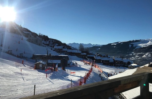 Montalbert Apartment | Spacious ski-in duplex, 6 pers, south-facing balcony