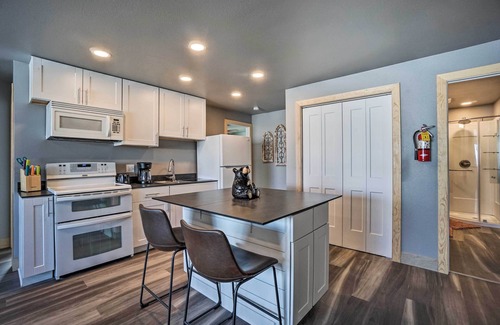 Saratoga Condo | Spacious Saratoga Condo w/Mountain Views!