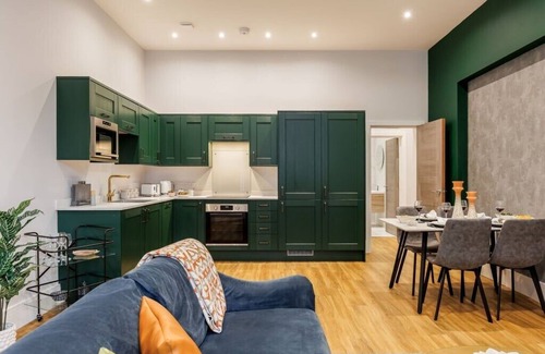 West Cliff Apartment | Spacious Seaside 2-Bed Apt w/Free Gym & Parking
