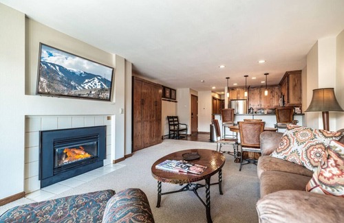 Avon Apartment | Spacious Seasons Vacation Home Steps To Lift