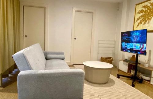 Burwood East Apartment | Spacious Self-Contained Guest Suite