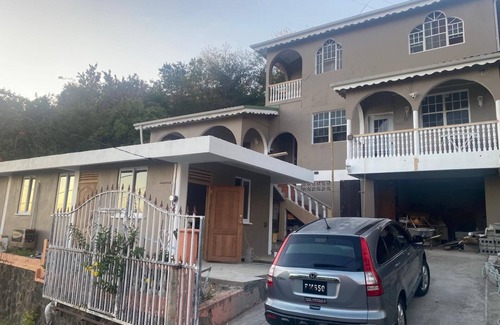 Castle Comfort Apartment | Spacious self contained room with wifi, a kitchenette and jacuzzi