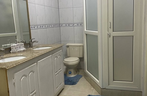 Castle Comfort Apartment | Spacious self contained room with wifi, a kitchenette and jacuzzi