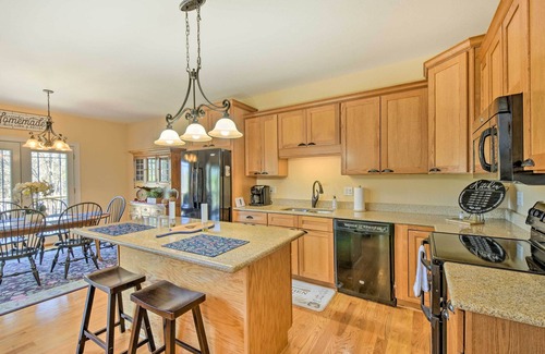 Seneca House | Spacious Seneca House ~ 7 Mi to Lake Keowee!
