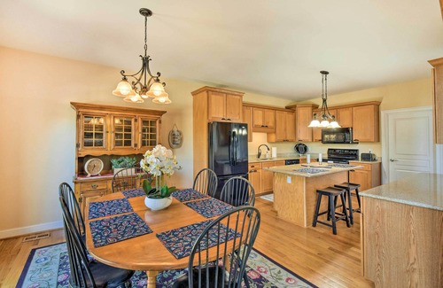 Seneca House | Spacious Seneca House ~ 7 Mi to Lake Keowee!