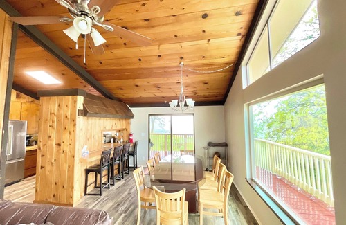 Three Rivers House | Spacious Sequoia Park 5 bed 3 bath house w/AC & WIFI in charming Three Rivers