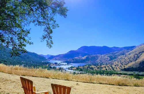 Three Rivers House | Spacious Sequoia Park 5 bed 3 bath house w/AC & WIFI in charming Three Rivers