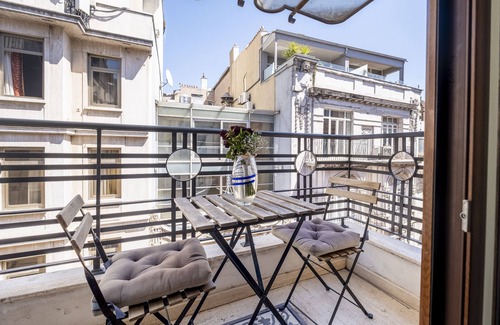 Cihangir Apartment | Spacious Serenity with Comfort and Hygiene