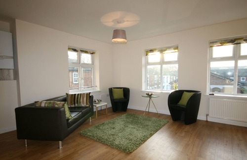Aylesbury Apartment | SPACIOUS SERVICED APARTMENT 2 BEDROOMS & 2 BATHROOMS IN THE HEART OF AYLESBURY.