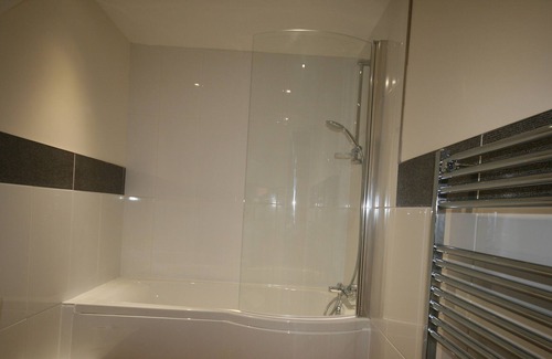 Aylesbury Apartment | SPACIOUS SERVICED APARTMENT WITH 2 BEDROOMS IN THE HEART OF AYLESBURY.