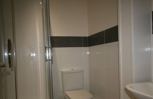 Aylesbury Apartment | SPACIOUS SERVICED APARTMENT 2 BEDROOMS & 2 BATHROOMS IN THE HEART OF AYLESBURY.
