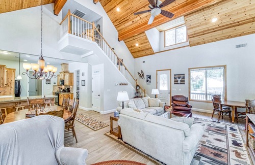 Sierra Cedars Cabin | Spacious Shaver Cabin w/Room for the Whole Family