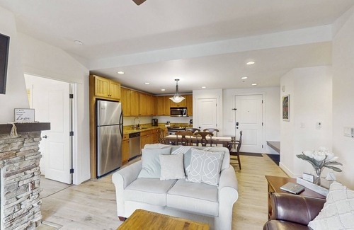 Silvercreek Condo | Spacious ski in/out condo w/shared pool, hot tub, great views & location