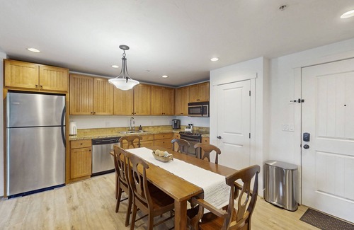 Silvercreek Condo | Spacious ski in/out condo w/shared pool, hot tub, great views & location