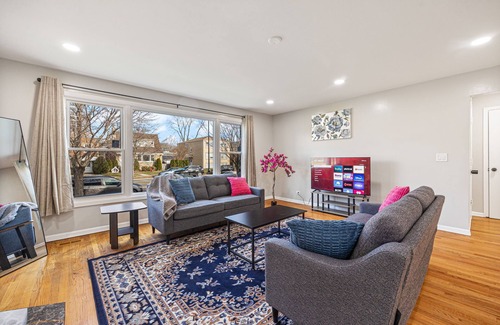 Skokie Apartment | Spacious Skokie Condo - 4 Beds!