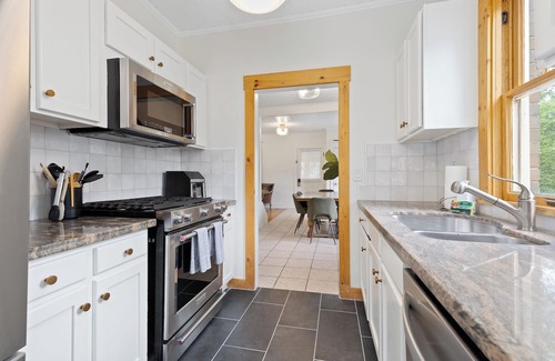 Edgewater House | Spacious Sloan’s Lake Stay - Luxury - Fire Pit - Dogs - EV - Bidet - Desks