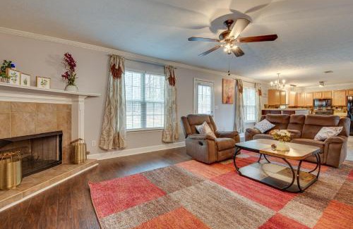 Snellville House | Spacious Snellville Home with Yard 28 Mi to Atlanta