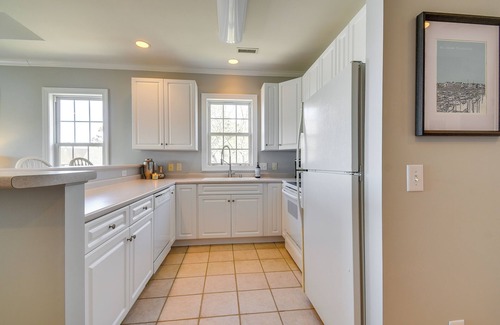 St. James Condo | Spacious Southport Condo w/Balcony!