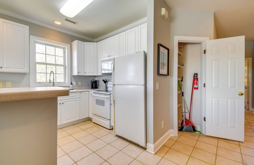 St. James Condo | Spacious Southport Condo w/Balcony!