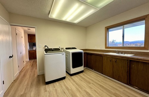 Coarsegold House | Spacious space on top of mountain. Close to Yosemite and Bass lake.