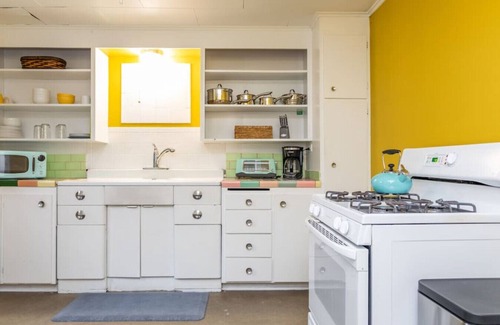 Fremont House | Spacious Spunky Multi-Level Unit Near Fremont – Perfect for Your Seattle Getaway!