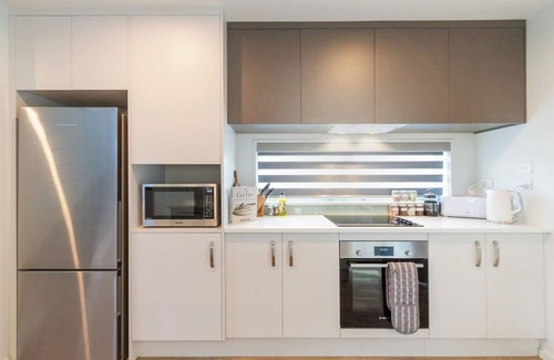 Christchurch House | Spacious Stay near Avon River w/Carpark