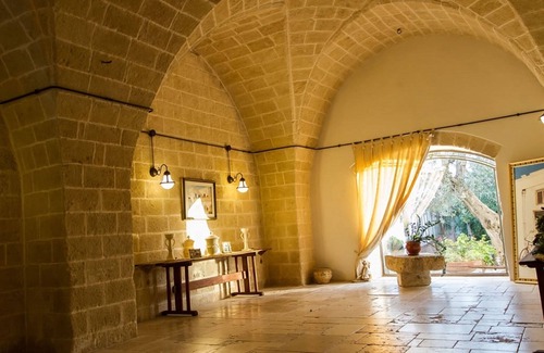 Massafra House | Spacious Stay with Tennis