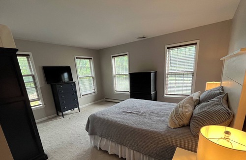 Pawcatuck House | Spacious Stonington Coastal Retreat in between Mystic and Westerly/Watch Hill!