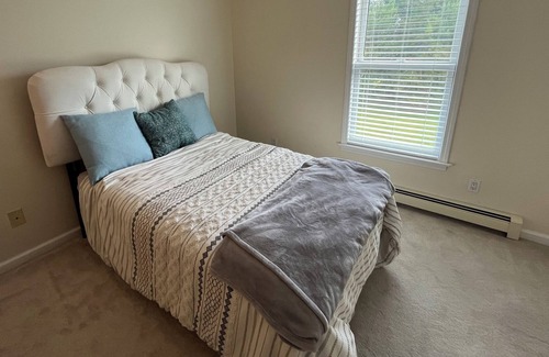 Pawcatuck House | Spacious Stonington Coastal Retreat in between Mystic and Westerly/Watch Hill!