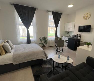 Kensal Green Apartment | Spacious studio 10 mins to Metro 1 min to the bus