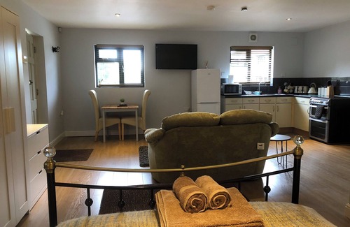 Bury St Edmunds Apartment | Spacious Studio Apartment