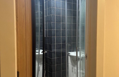 Dalston Apartment | Spacious Studio Flat in Dalston near Shoreditch. Pet-friendly!