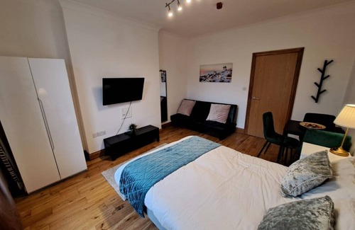 Angel Apartment | Spacious Studio Apartment Between Kings Cross & Angel