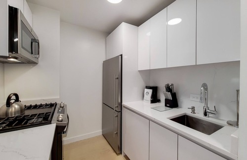 Battery Park City Apartment | Spacious Studio in Battery Park City