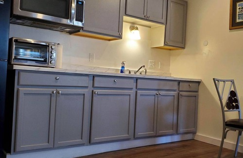 West Ashley Apartment | Spacious Studio in Forested Neighborhood, Quiet and Cozy