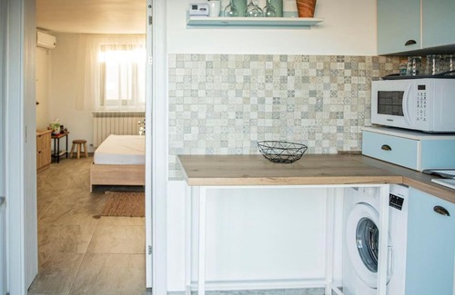 Navodari House | Spacious studio near lake