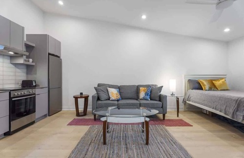 Durham House | Spacious Studio Suite | Downtown Durham