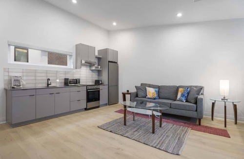 Durham House | Spacious Studio Suite | Downtown Durham