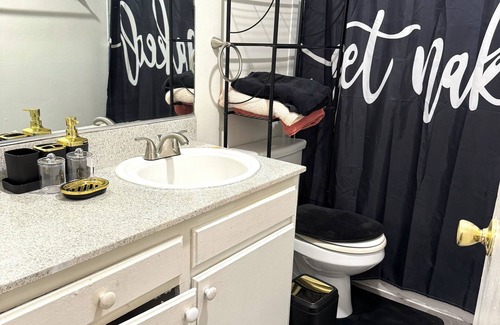 Rampart Village Apartment | Spacious Studio -Utilities Included-Parking-near Medical Center and DTLA