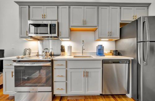 Downtown Louisville Apartment | Spacious Studio w Free Parking Near Hospitals