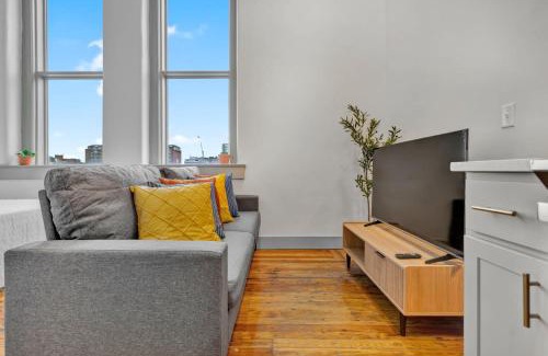 Downtown Louisville Apartment | Spacious Studio w Free Parking Near Hospitals
