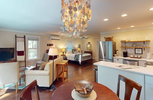 Olde Town Apartment | Spacious studio w/private W/D, steps to downtown Bluffton + near Hilton Head