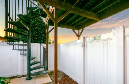 Sunset Cliffs House | Spacious studio with ocean-view deck and grill