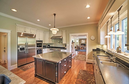 Cleveland House | Spacious & Stunning Cleveland Getaway on 1 Acre