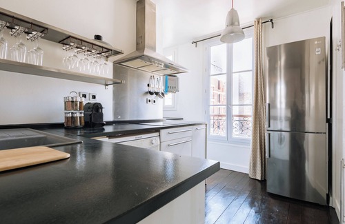 Levallois-Perret Apartment | Spacious&Stylish 2BD Apartment for 4