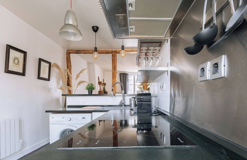 Levallois-Perret Apartment | Spacious&Stylish 2BD Apartment for 4