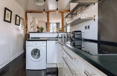 Levallois-Perret Apartment | Spacious&Stylish 2BD Apartment for 4