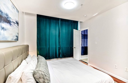 Chinatown Apartment | Spacious&stylish 2bd apt With Great Location!