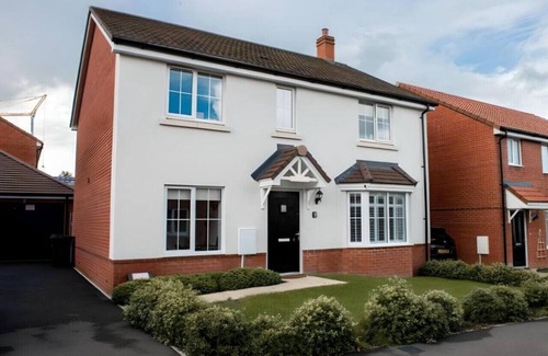 Southampton Apartment | Spacious & Stylish House ~ Prime Location ~ HotTub