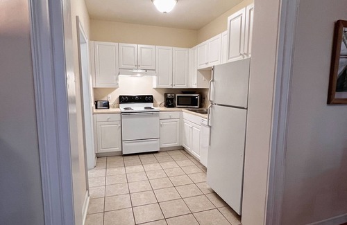 Elloree Apartment | Spacious Stylish One Bedroom Apartment